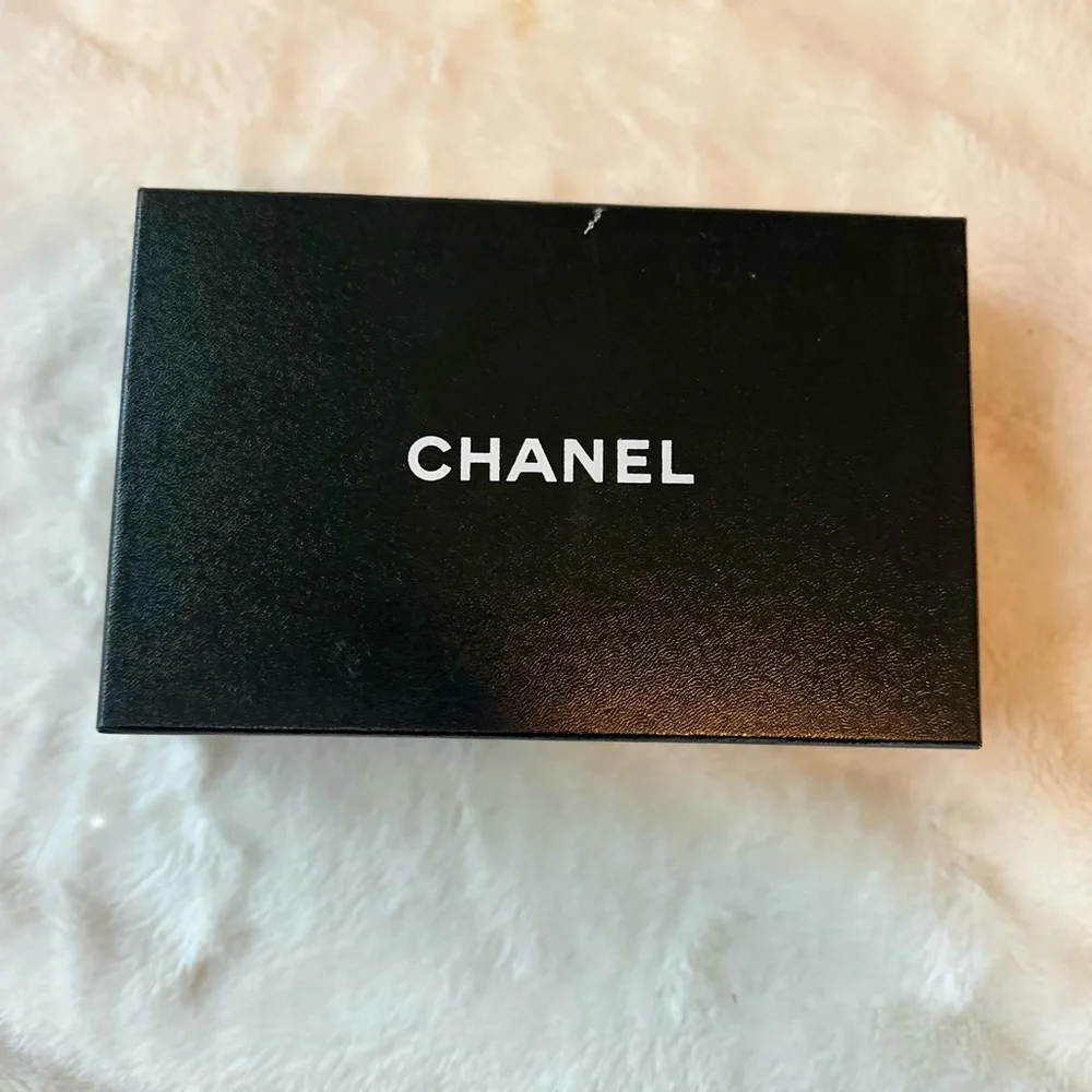 CHANEL Caviar Timeless CC Wallet - Picture 2 of 11